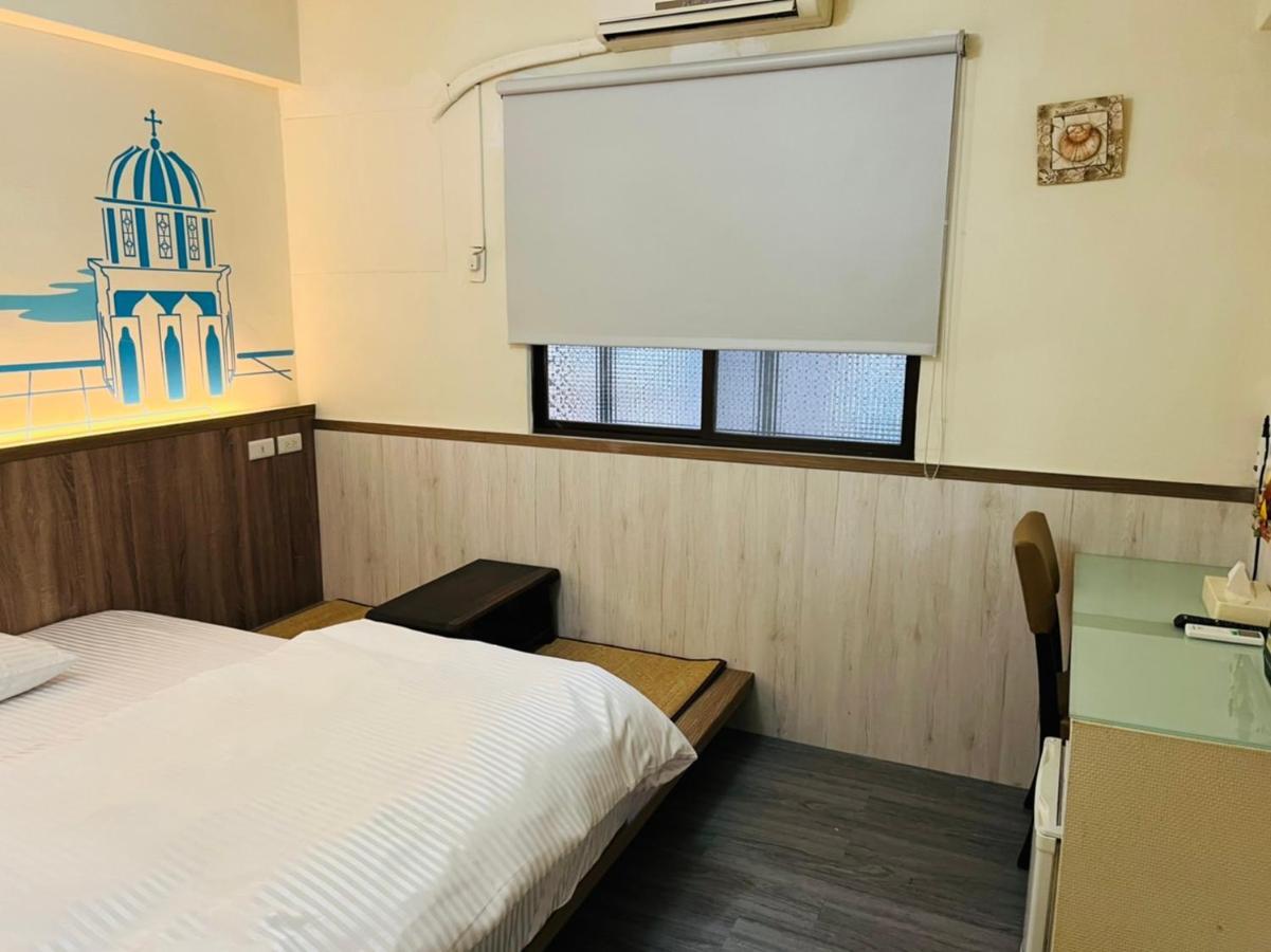 Love Feng Jia Apartment Hotel Тайджун Екстериор снимка