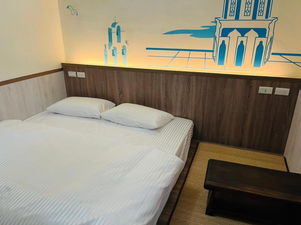 Love Feng Jia Apartment Hotel Тайджун Екстериор снимка
