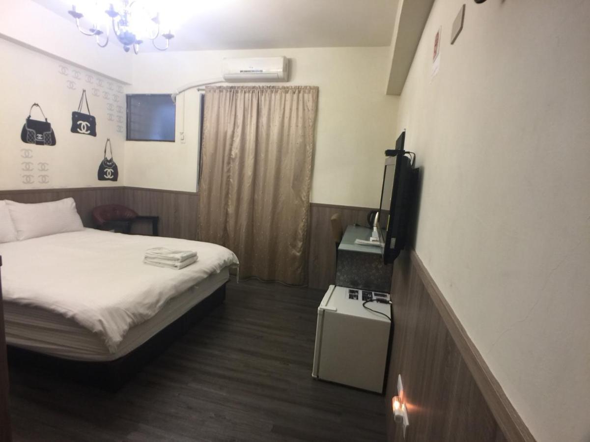 Love Feng Jia Apartment Hotel Тайджун Екстериор снимка