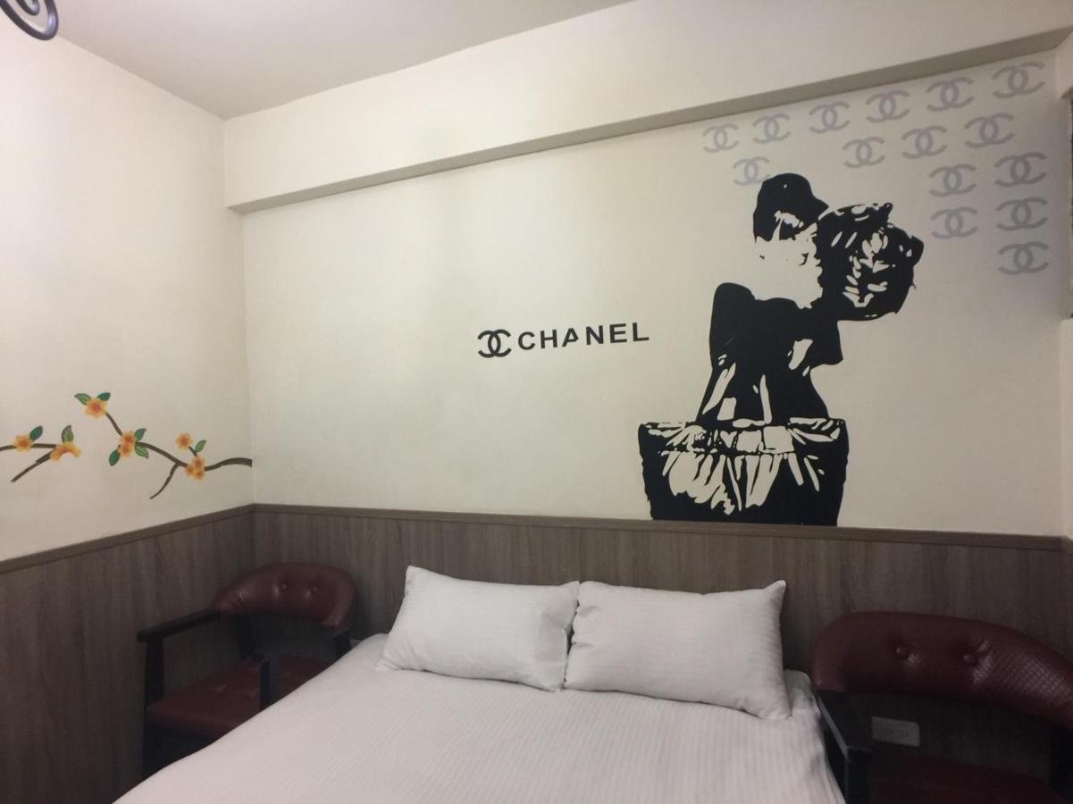 Love Feng Jia Apartment Hotel Тайджун Екстериор снимка