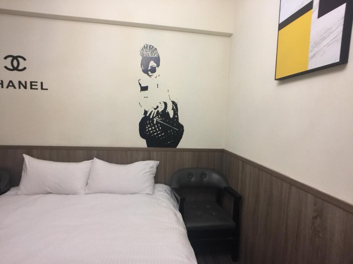 Love Feng Jia Apartment Hotel Тайджун Екстериор снимка