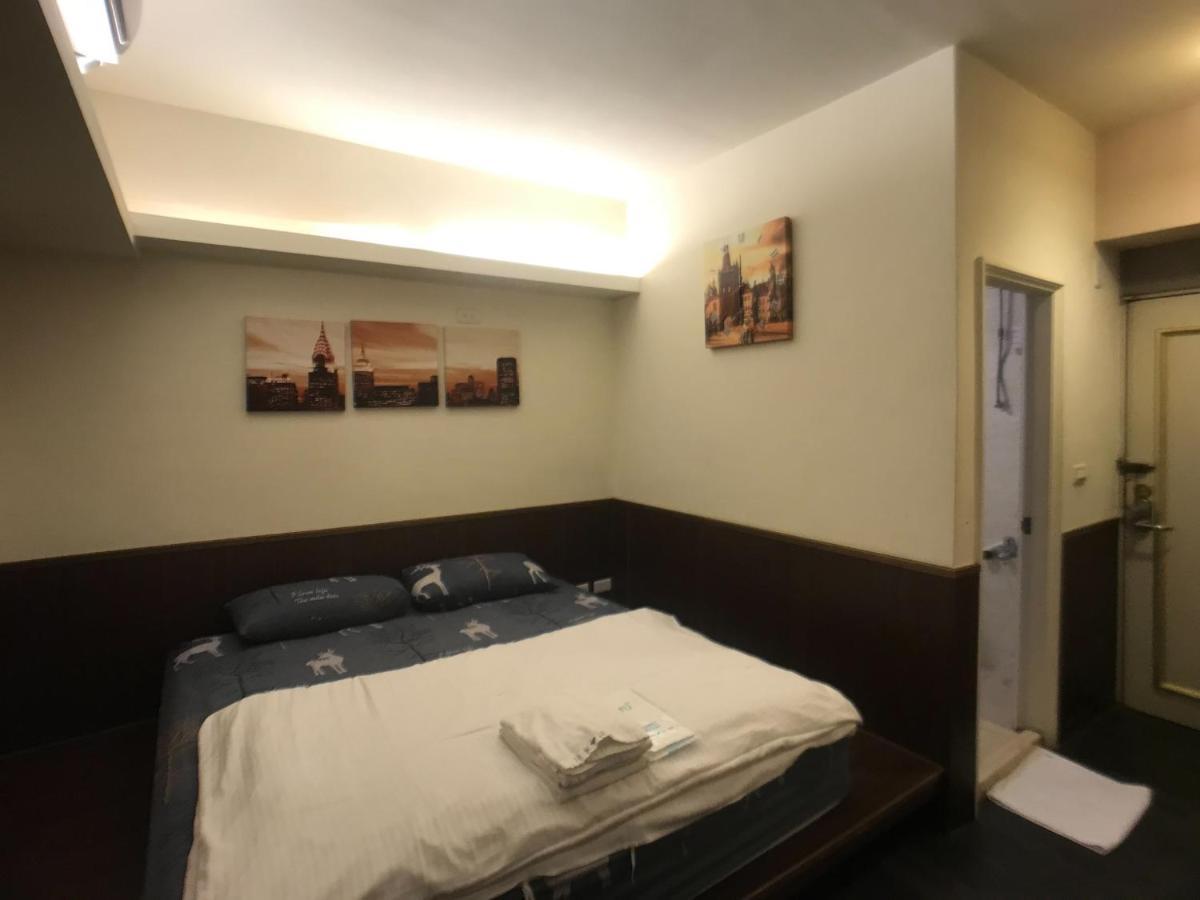 Love Feng Jia Apartment Hotel Тайджун Екстериор снимка