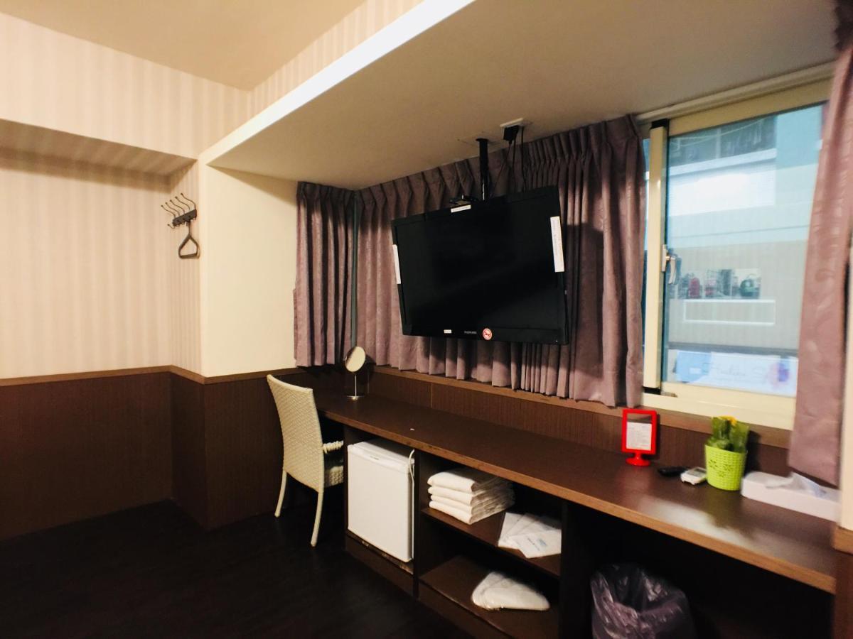 Love Feng Jia Apartment Hotel Тайджун Екстериор снимка
