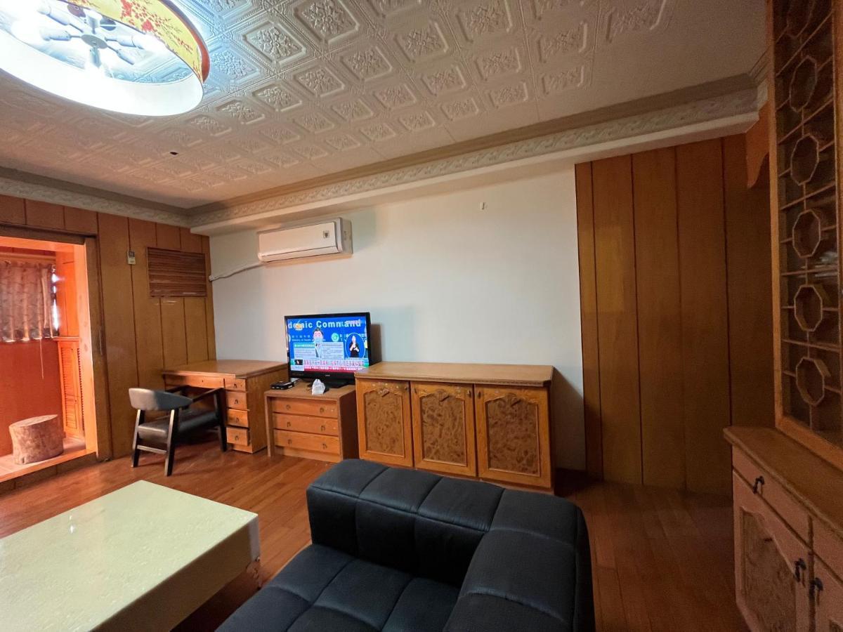 Love Feng Jia Apartment Hotel Тайджун Екстериор снимка