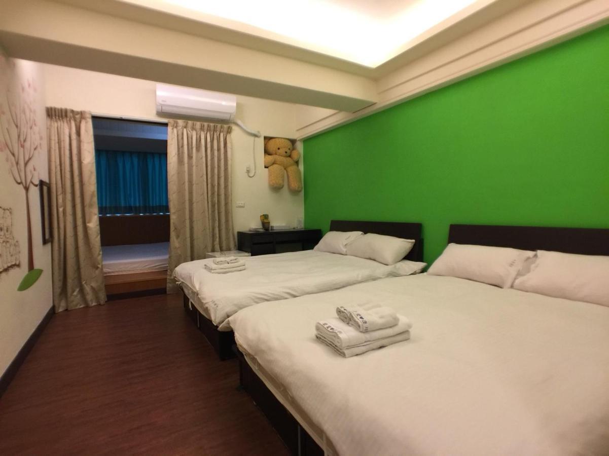 Love Feng Jia Apartment Hotel Тайджун Екстериор снимка