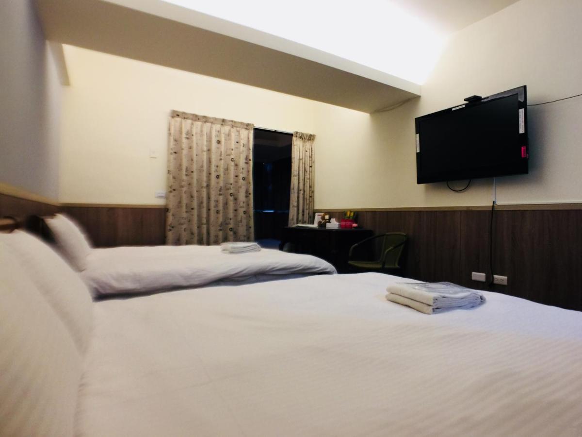 Love Feng Jia Apartment Hotel Тайджун Екстериор снимка