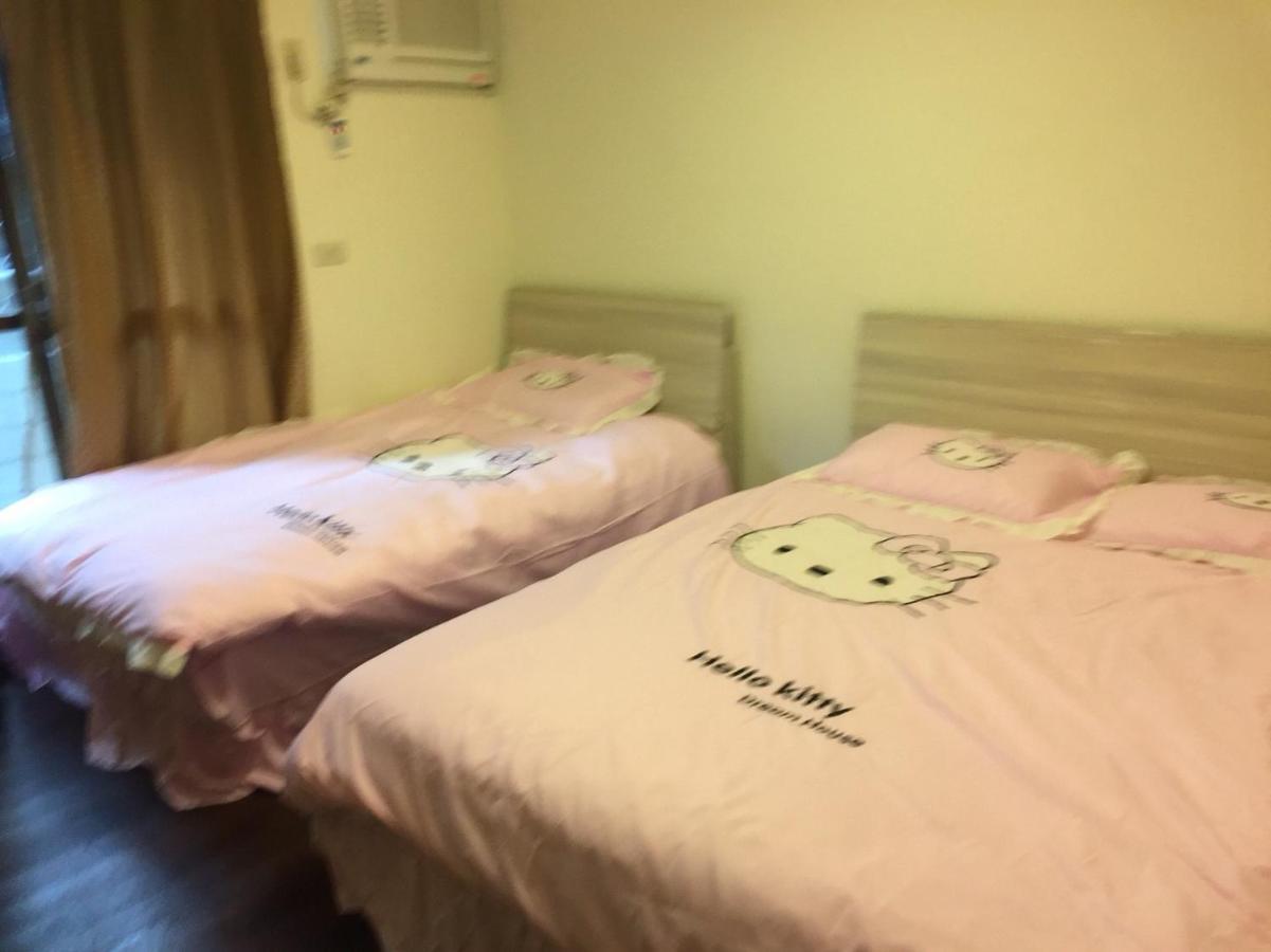 Love Feng Jia Apartment Hotel Тайджун Екстериор снимка