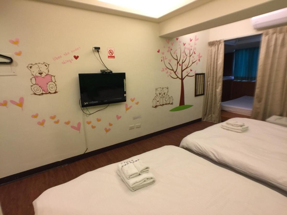 Love Feng Jia Apartment Hotel Тайджун Екстериор снимка
