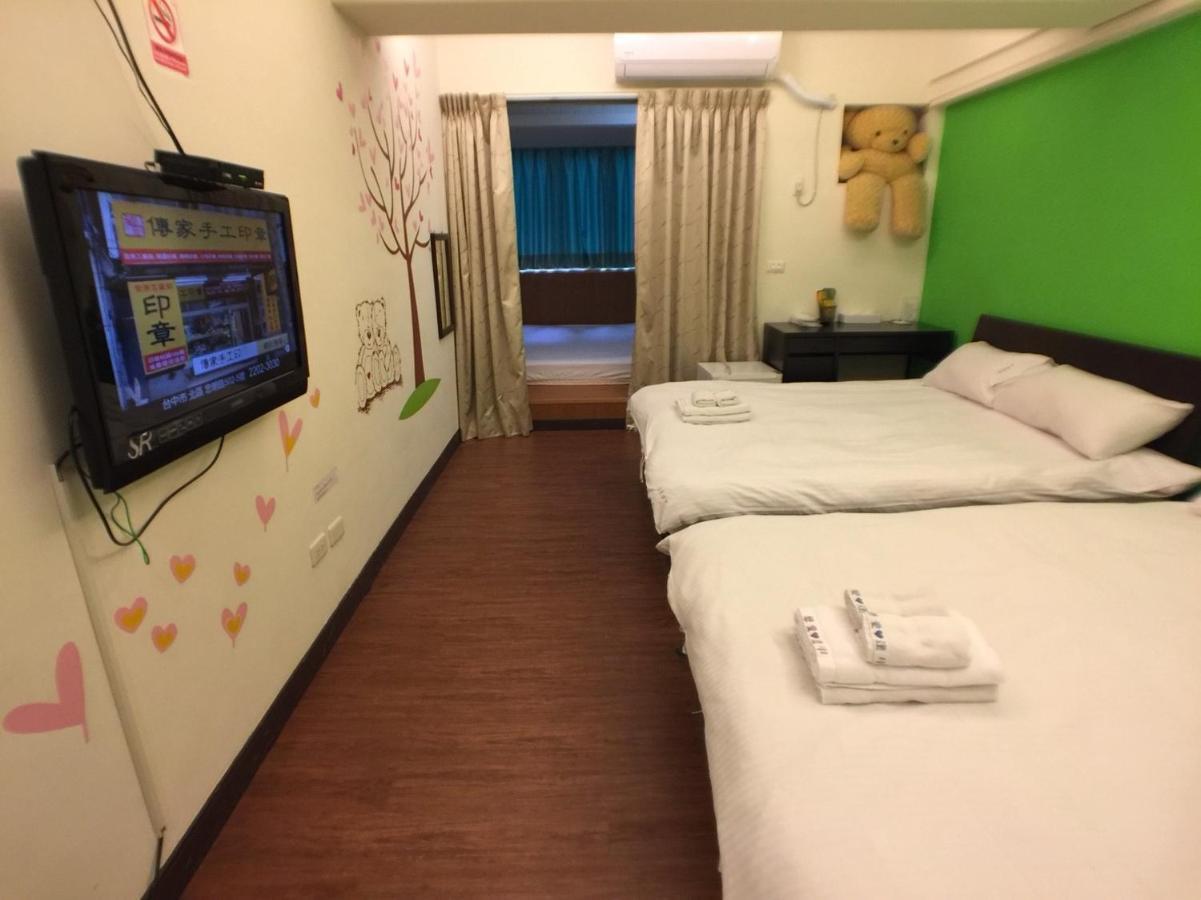 Love Feng Jia Apartment Hotel Тайджун Екстериор снимка
