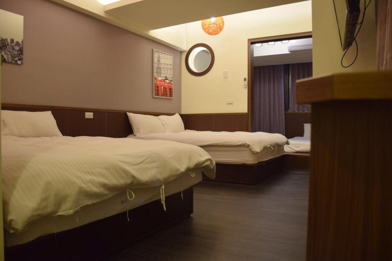 Love Feng Jia Apartment Hotel Тайджун Екстериор снимка