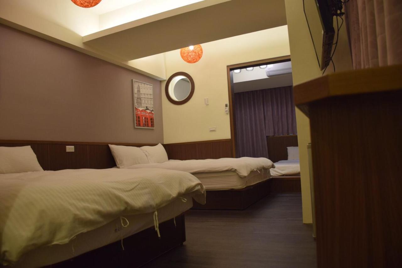 Love Feng Jia Apartment Hotel Тайджун Екстериор снимка