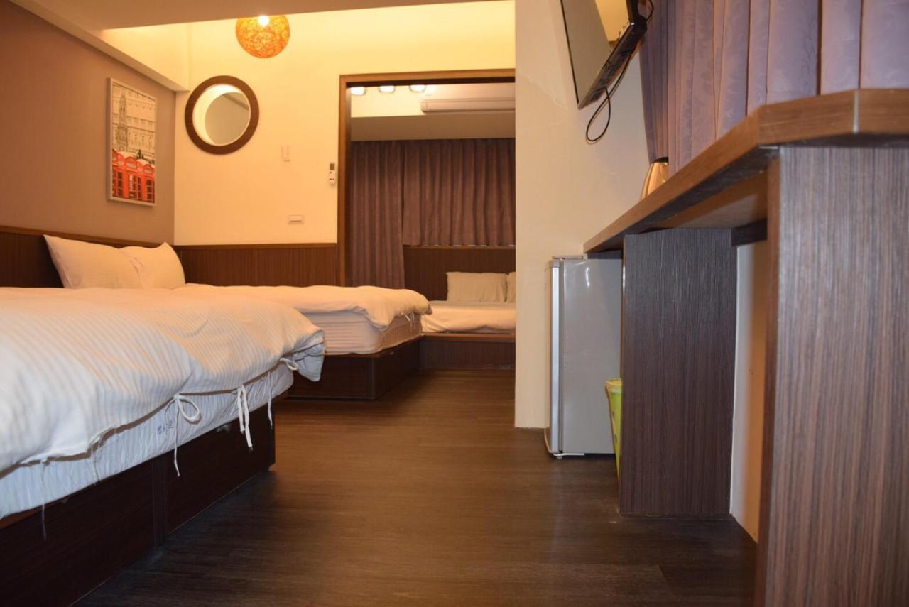 Love Feng Jia Apartment Hotel Тайджун Екстериор снимка