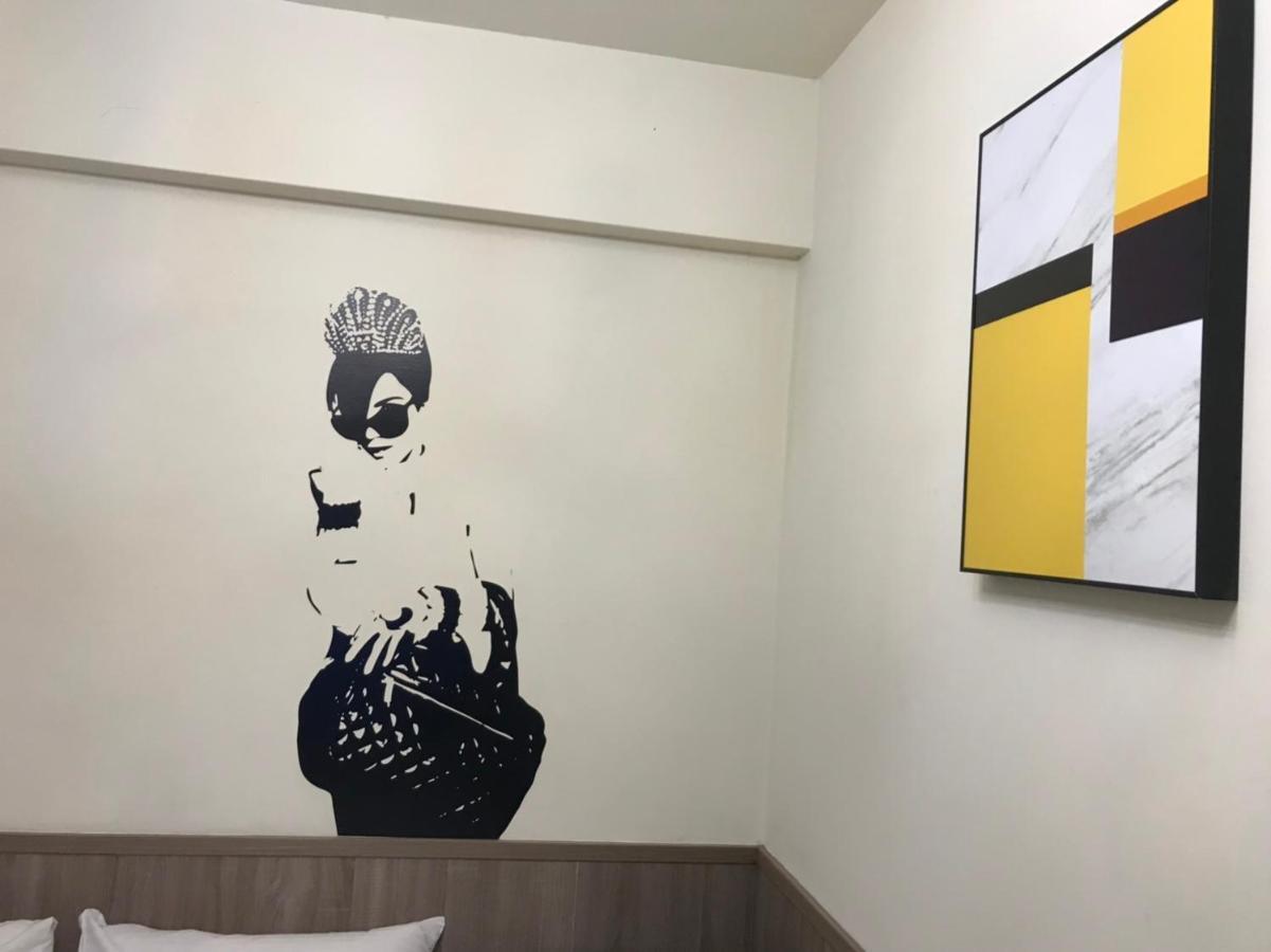 Love Feng Jia Apartment Hotel Тайджун Екстериор снимка