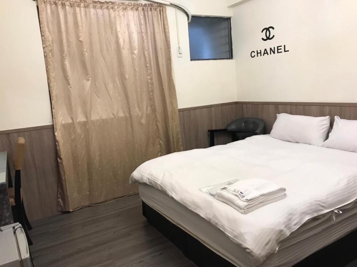 Love Feng Jia Apartment Hotel Тайджун Екстериор снимка