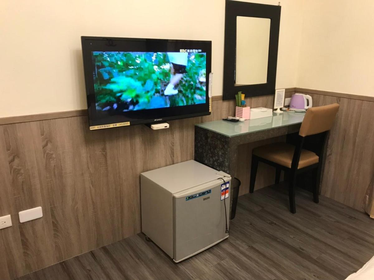 Love Feng Jia Apartment Hotel Тайджун Екстериор снимка