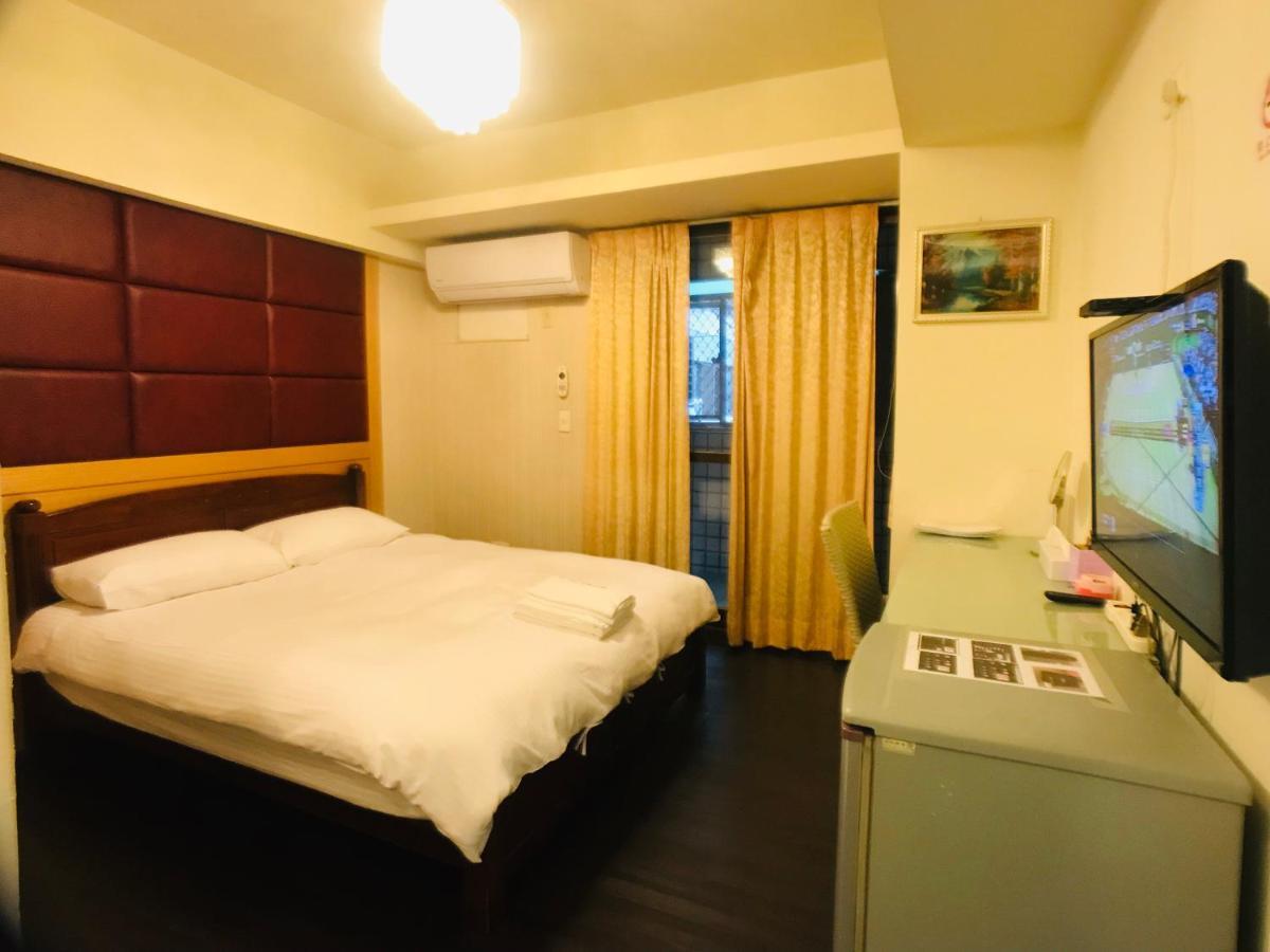 Love Feng Jia Apartment Hotel Тайджун Екстериор снимка