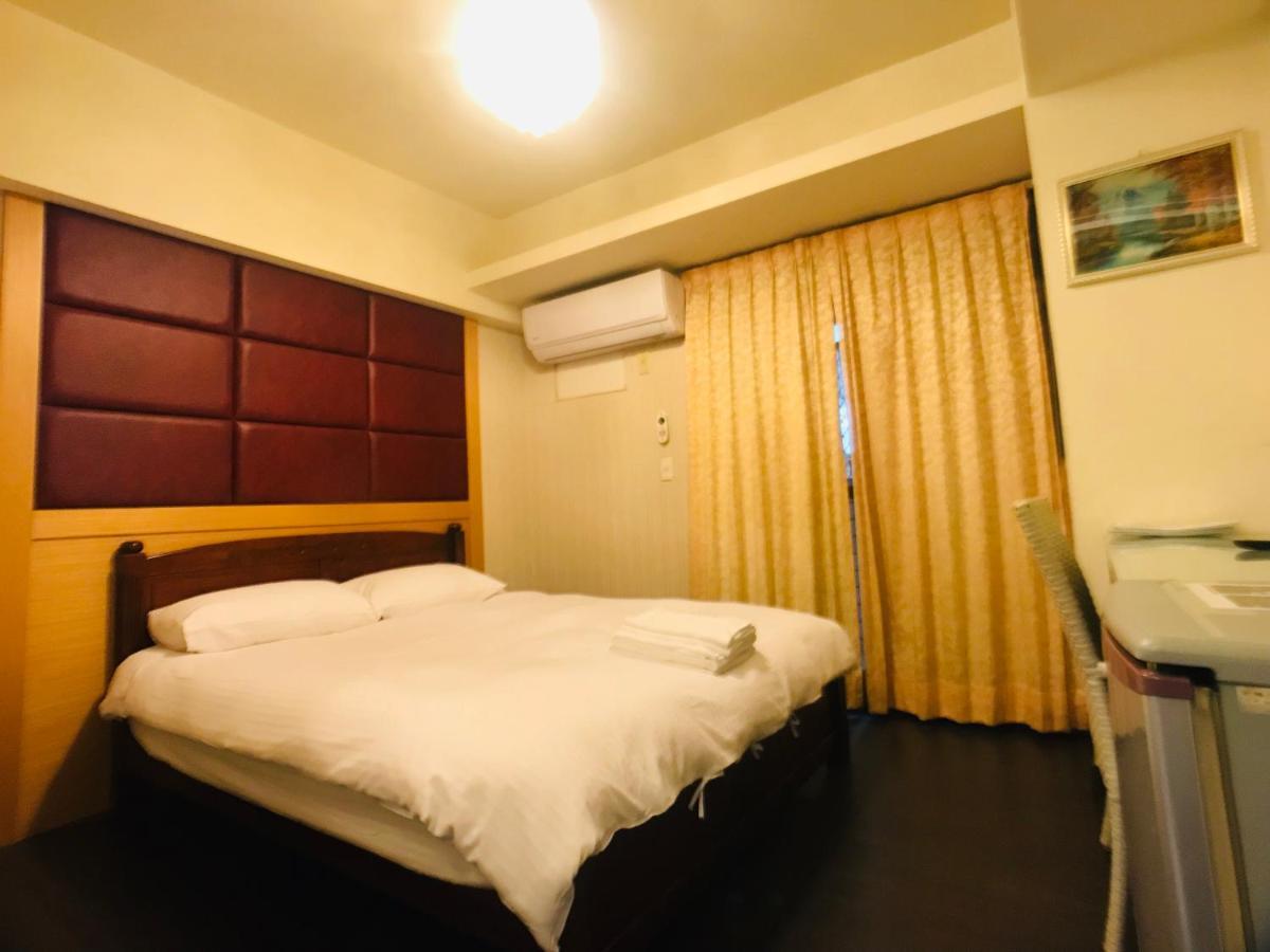 Love Feng Jia Apartment Hotel Тайджун Екстериор снимка